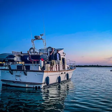 Motor Yacht Sea Wolf Hotel Lymington Exterior photo